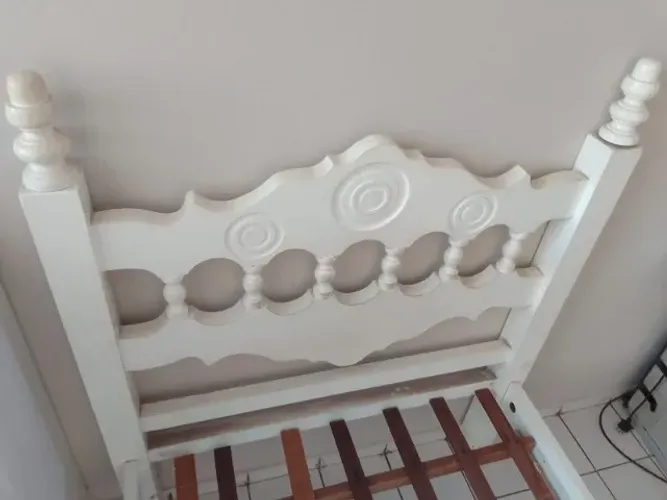Cama de solteiro Branca