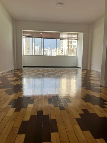 Apto de 190 m², 3 quartos s/ 2 suítes, próx. de praças, shopping, escolas, na Serzedelo .