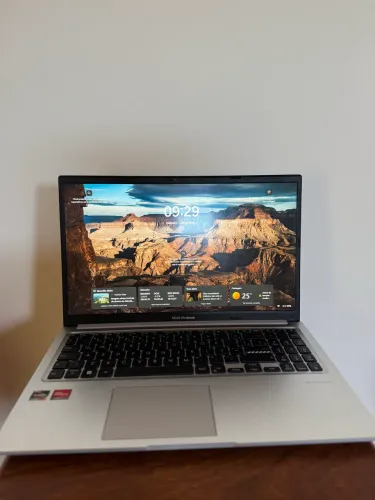 Notebook ASUS Vivobook AMD Ryzen 7 5825U 16GB Ram 512GB SSD Win11 15,6" FHD Cool Silver