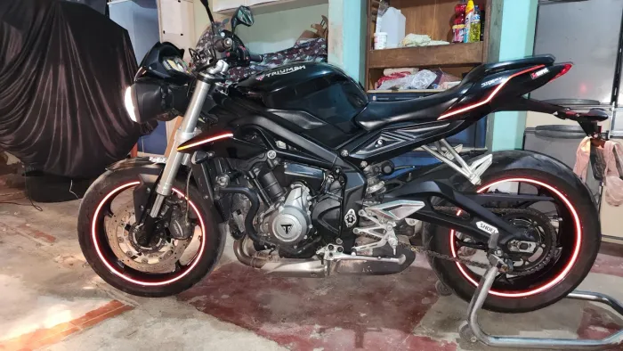 Vendo ou troco street triple