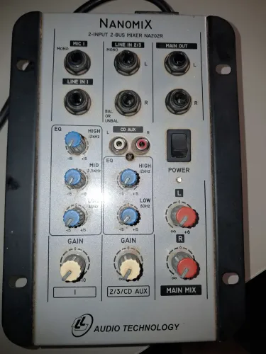 Vendo mesa mixer 2 canais mono na202r