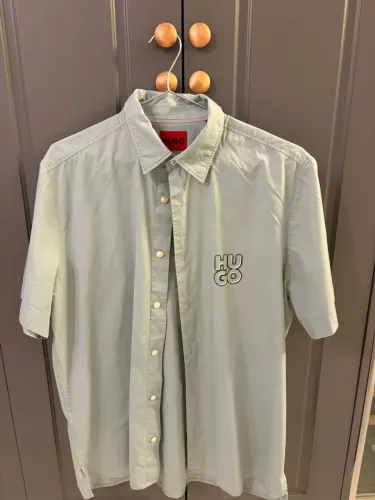 VENDO CAMISA HUGO ORIGINAL TAMANHO P