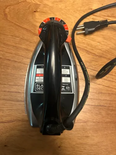 Ferro de passar Black+Decker Seco VFA 1110 - 220v