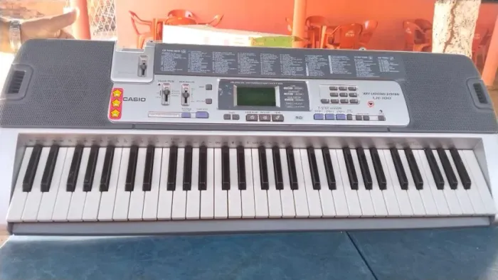 Teclado Casio LK-100