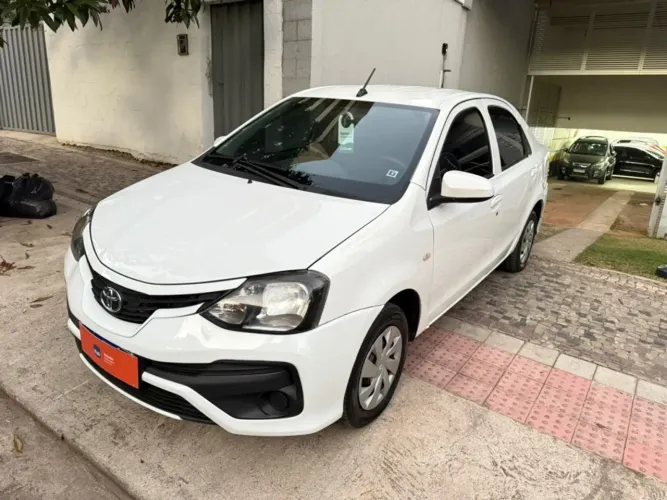 Toyota Etios X Plus Sedan 1.5 Flex 16V 4P Mec. 2019