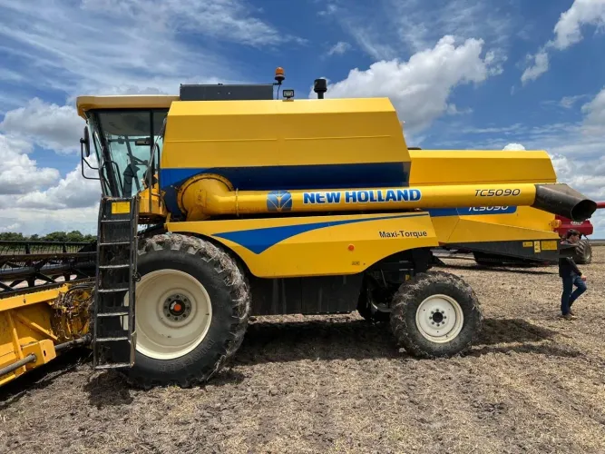 Colheitadeira New Holland TC5090 2018