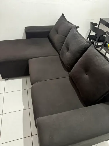 Vende-se sofá três lugares, preto 