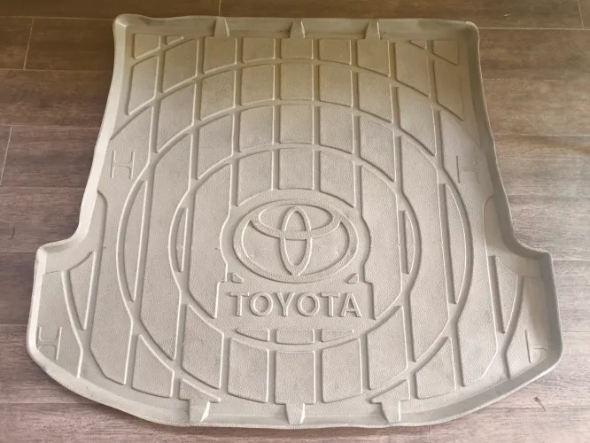 Tapete bandeja protetor de porta malas bege original Toyota Sw4