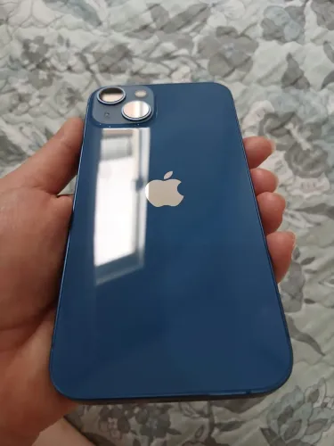 iPhone 13 com capas e caixa
