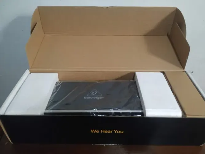 Interface de Audio - Behringer UMC404
