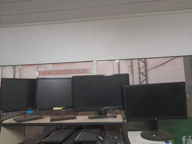 Monitores (LG, HP e Phillips)