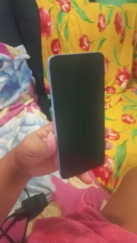 Celular semi novo 