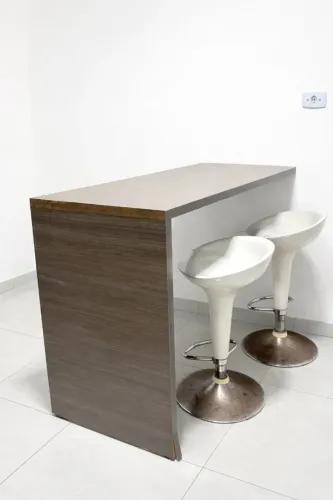 Mesa Bancada Planejada + 2 Banquetas