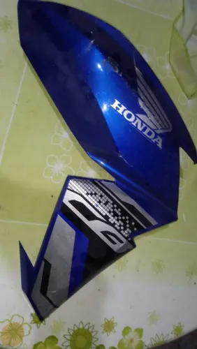 Aba do tanque Honda Twister cb 250F lado direito cor azul 2021. Leia abaixo.