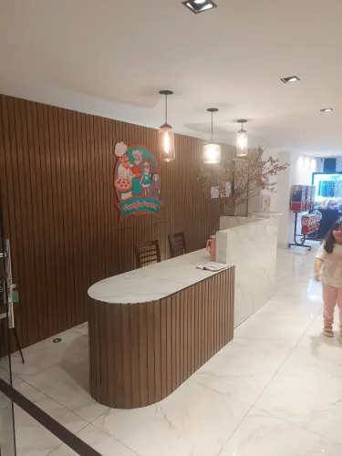 Vaga de auxiliar de cozinha e garçon passador de pizza