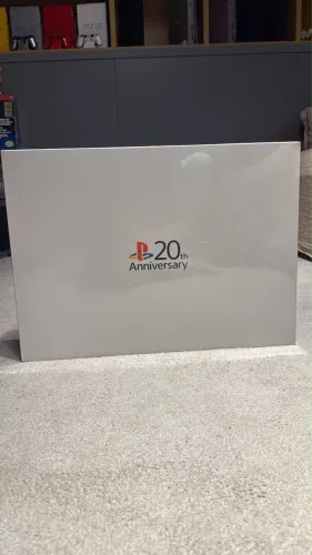 LACRADO!! PlayStation 4 20 anos 