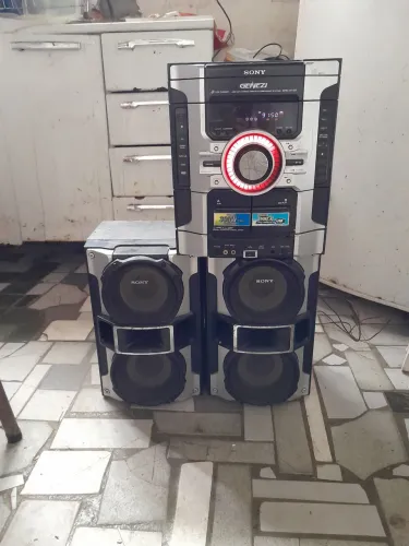 Som Sony potente