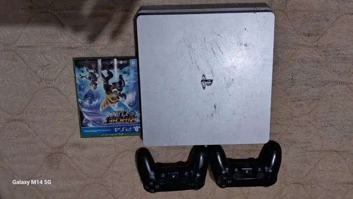 Ps4 slim edição prata