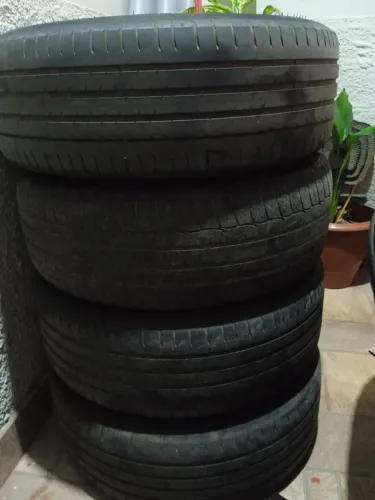 Rodas aro 17 1.600. pneus 205/50.ou troco por algo dó meu interesse