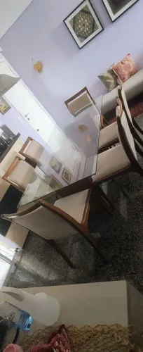 Mesa com 6 cadeiras em excelente estado. Comprado na Jacaúna móveis móvel de qualidade.