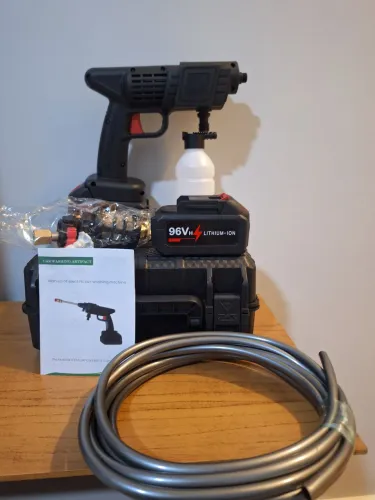 LAVADORA DE ALTA PRESSÃO SEM FIO 96V (02 BATERIAS PADRÃO MAKITA)