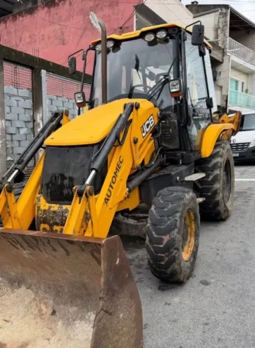 Retroescavadeira Jcb 2018
