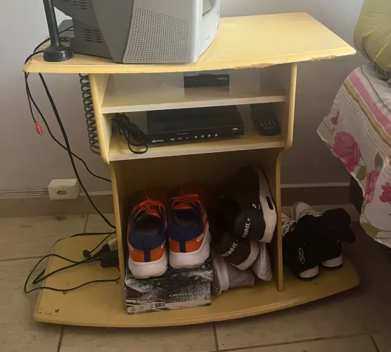 Rack para sala ou quarto em madeira