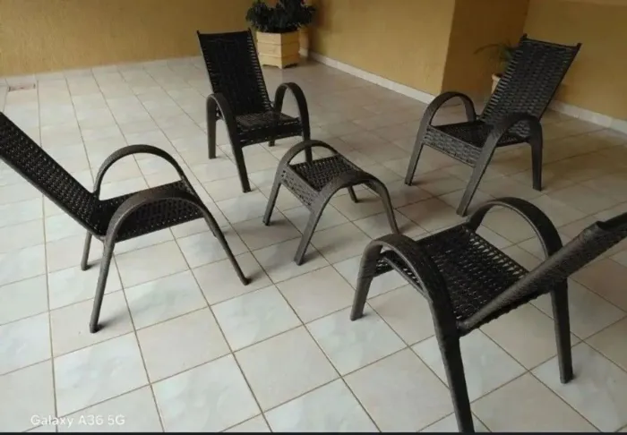 Jogo de 4 cadeiras em fibra