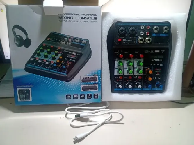 MESA DE SOM 4 CANAIS