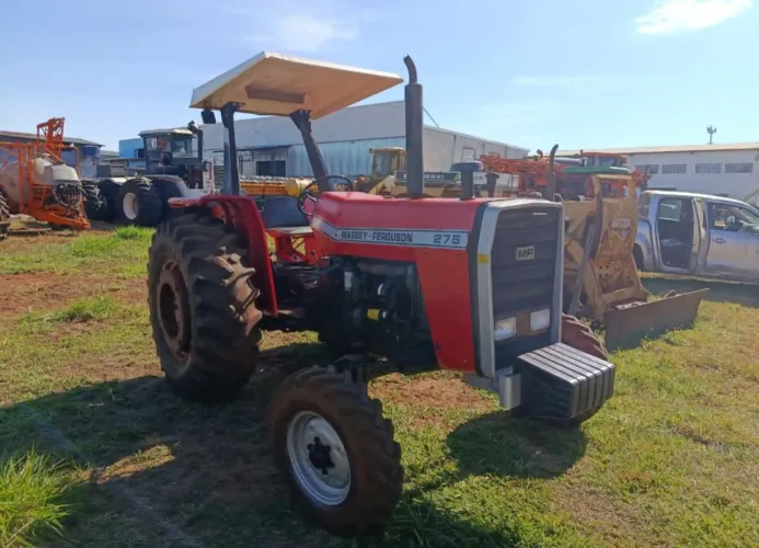 TRATOR MF 275