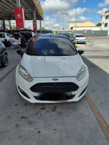 Ford Fiesta 1.5 16V Flex Mec. 5P 2015