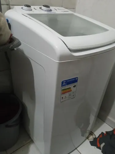 Lavadora de Roupas Electrolux 9kg 10 Programas de Lavagem Branco Efficient Care LED09
