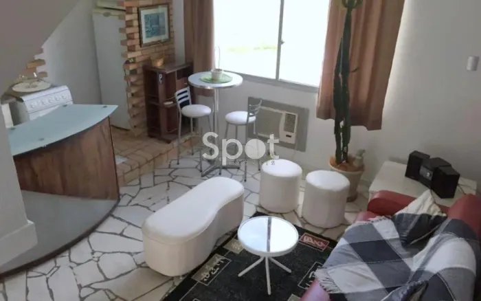 COM VISTA PARA A ESTAIADA E PARA O NOVO CLUBE DE SURF.