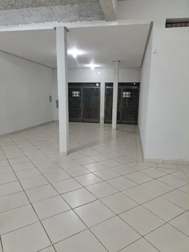 Loja comercial no bairro Planalto.