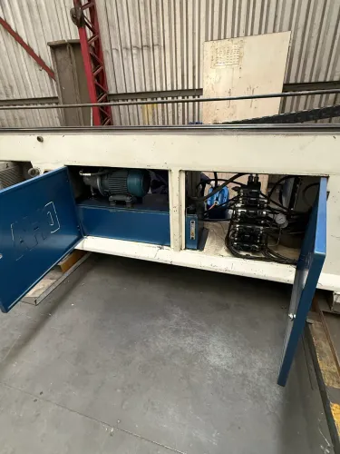 Máquina de dobrar tubos