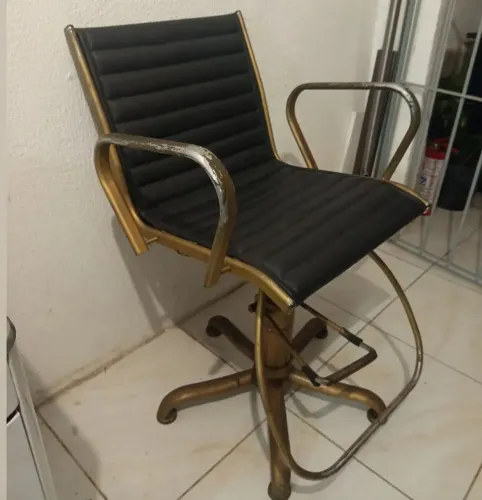 CADEIRA DE SALÃO DE CORTE POR 460,00 AOENAS DINHEIRO OU PIX