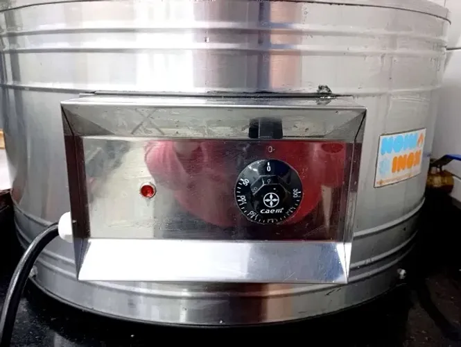 Fritadeira a Óleo Elétrica para Pasteis - 220v - 12x $181 no cartão de crédito