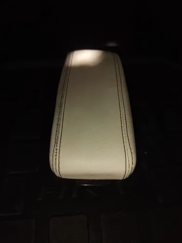 Descanso de braço para carro da marca Peugeot