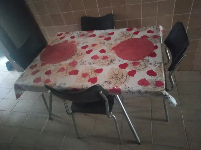 MESA INOX TAMPO DE VIDRO COM 4 CADEIRAS