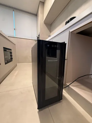 Adega De Vinhos Brastemp Para 12 Garrafas Com Painel Touch Bzc12be Preto
