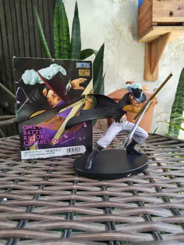 Dracule Mihawk One Piece Action Figure Original e Novo