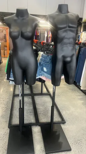 Manequim meio corpo preto fosco Feminino 400,00 Masculino 450,00