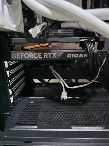 Placa de Vídeo GeForce RTX 4060 8GB Gigabyte 