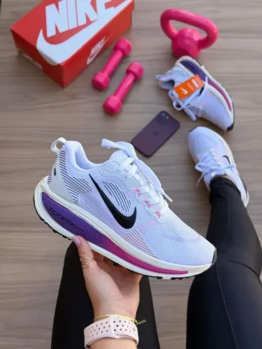 Tênis da Nike e miumiu