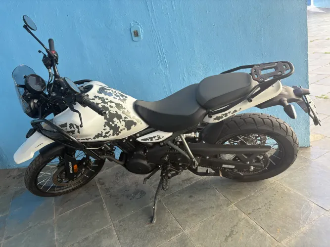 Moto Himalayan 450 Royal Enfield