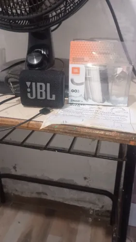 Caixinha de som JBL número 3