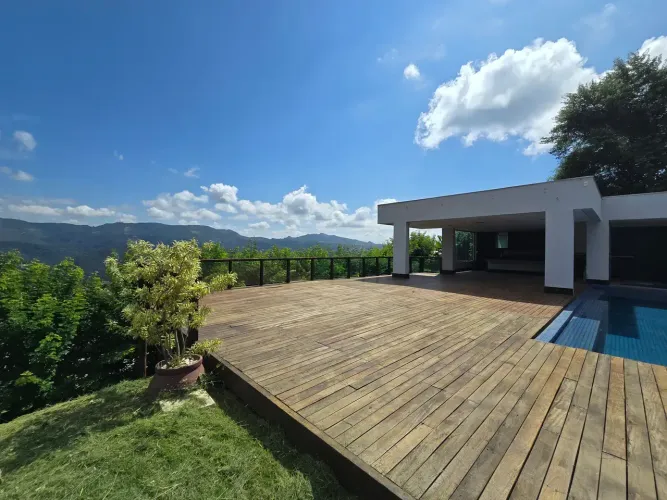 Casa de Alto Padrão Condominio Ipe da Serra vista c/ 04 quartos c/área de lazer- Nova Lim