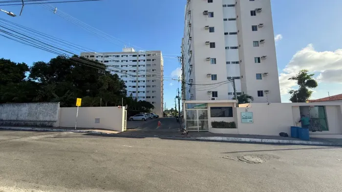 Imóvel para aluguel possui 52 metros quadrados com 2 quartos em Serraria - Maceió - AL