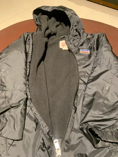 Jaqueta Levis com capuz- original - impermeável por fora e aveludada por dentro - Importad