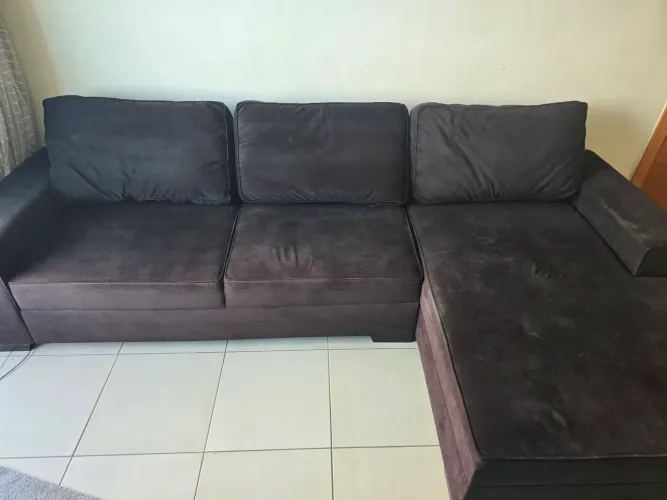 Sofá preto com chase